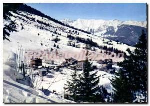 Postcard Modern Courchevel throughout the resort and the arrival of Trails