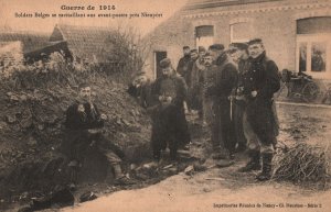 VINTAGE POSTCARD BELGIAN SOLDIERS REFUELING AT THEIR OUTPOSTS NEAR NIEUPORT WW I