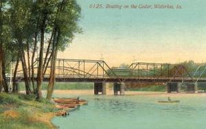 IA - Waterloo, Boating on the Cedar River