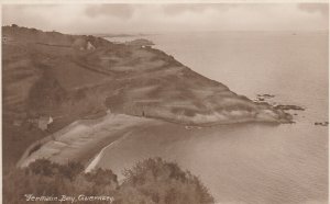 FERMAIN BAY, GUERNSEY, Channel Islands - Vintage POSTCARD