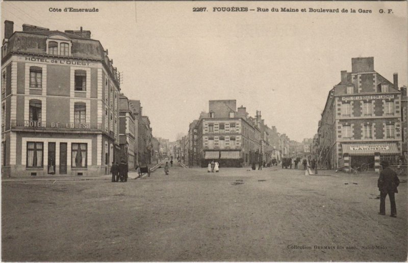 CPA Fougeres Rue du Maine et Boulevard de la Gare (1236642)