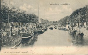 Netherlands Leeuwarden Willemskade op Marktdag Vintage Postcard 07.56