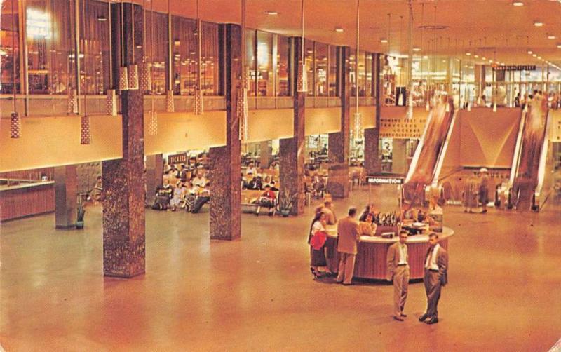 Chicago Illinois interior view Greyhound Bus Terminal vintage pc Y13627