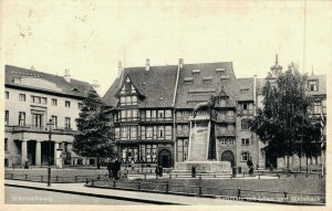 Germany Braunschweig Burgplatz mit Löwe und Gildehaus 04.78