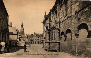 CPA DINAN - L'Église St-Sauveur et la Tour de l'Horloge (230128)