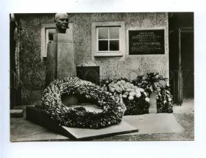 195128 GERMANY Ernst THELMAN grave old postcard
