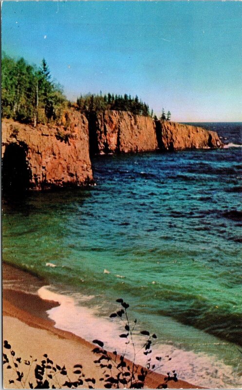 Cave Winds N Shore Lake Superior Minnesota MN Postcard VTG UNP Plastichrome 