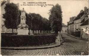 CPA Crepy-en-Valois - La Place Gambetta et le Monument des Veterans (1032410)