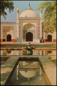 Pakistan Post card - Eidgah Multan, unused