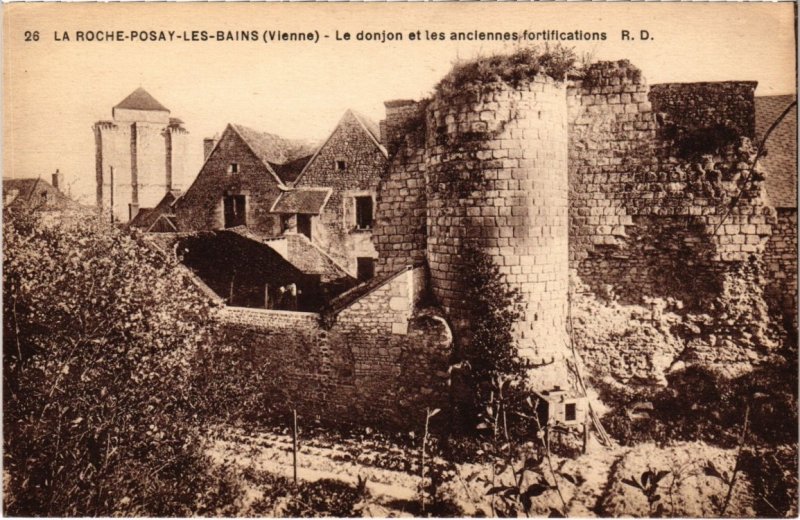 CPA La Roche-Posay-les-Bains Le donjon et les anciennes fortification (111570)