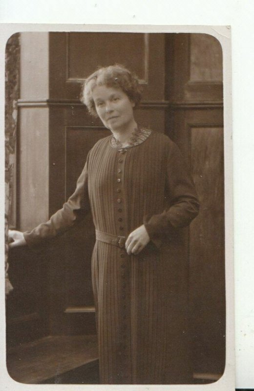 Social History Postcard - Real Photo of a Lady - Ref TZ9479