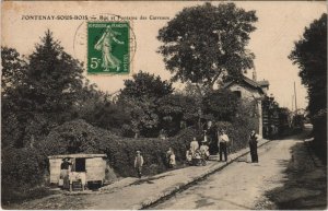 CPA FONTENAY-sous-BOIS - Rue et Fontaine des Carreaux (44984)