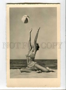 3070578 Charming Woman in Swimsuit PLAY w/ BALL Old Photo PC