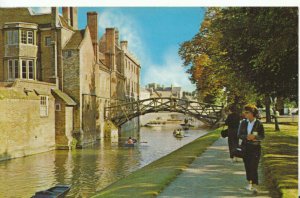 Cambridgeshire Postcard - The Backs and Queen's College - Ref TZ8997