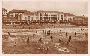 DURBAN SOUTH AFRICA~BEACH SCENE~1930s HALLIS & COY PHOTO POSTCARD