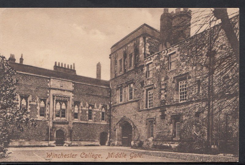 Hampshire Postcard - Winchester College, Middle Gate     RS3566