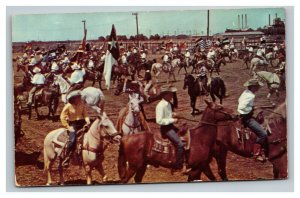 Vintage 1950's Postcard Rodeo Cowboys & Cowgirls Roundup Pendleton Oregon