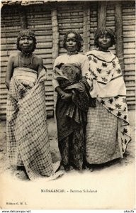 CPA AK Femme Sakalavas MADAGASCAR (819013)