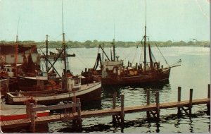 Galilee Fishing Village, Narragansett RI Vintage Postcard L53