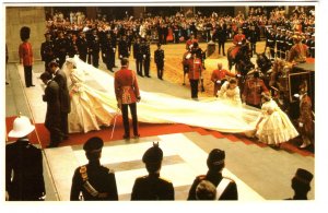 The Brides Leaves The Glass Coach, Royal Wedding 1981, Lady Diana