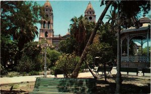 CPM AK Guaymas, Sonora La Plaza y la Iglesia de San Fernando MEXICO (648102)