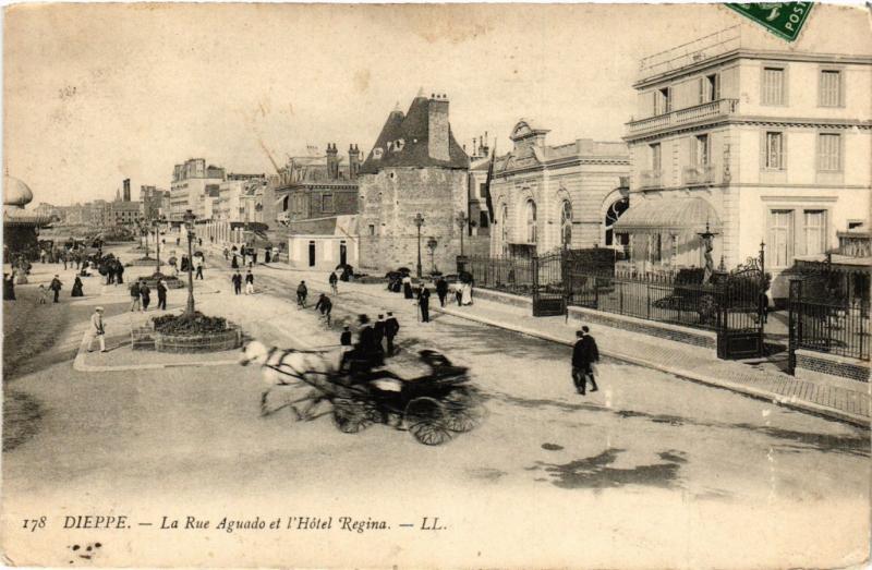 CPA DIEPPE-La Rue Aguado et l'Hotel Regina (347236)