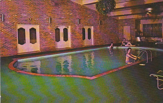 Missouri St Louis Ramada Inn Swimming Pool