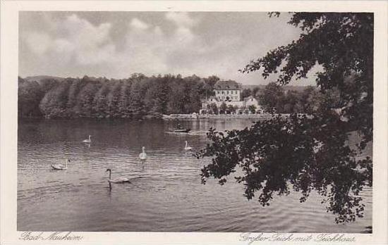 Germany Bad Nauheim Grosser Teich mit Teichhaus