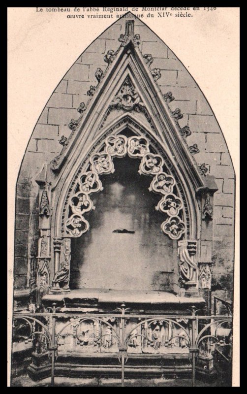 Le Tombeu de l'abbe Reginald de Montclar,Le Chaise-Dieu,France BIN