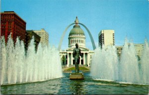 Missouri St Louis Old Courthouse and Gateway Arch