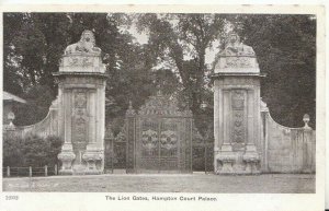 Middlesex Postcard - The Lion Gates - Hampton Court Palace - TZ12265