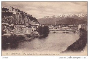 GRENOBLE , France , 00-10s ; Vue generale des forts et la Chaine des Alps