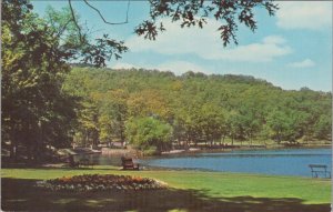 America Postcard - Meriden, Connecticut, Mirror Lake, Hubbard Park  RS38628