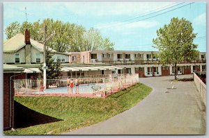 Kingston Ontario Canada 1960s Postcard Glen Manor Motel Pool