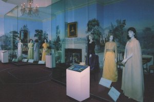 America Postcard - Ceremonial Court, National Museum of American History RR8847