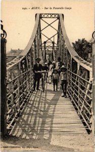 CPA AGEN sur la Passerelle Gauja Lot et Garonne (100623)