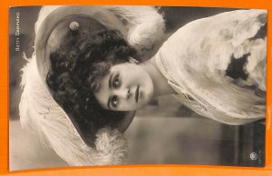 AA8314- VINTAGE POSTCARD - CINEMA ACTRESS : BETTY DARMAND-