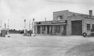 Postcard Reed's Corner Station in Moberly, Missouri~122327