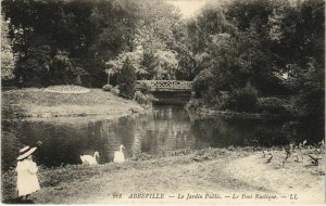 CPA ABBEVILLE Jardin public Pont Rustique (808290)