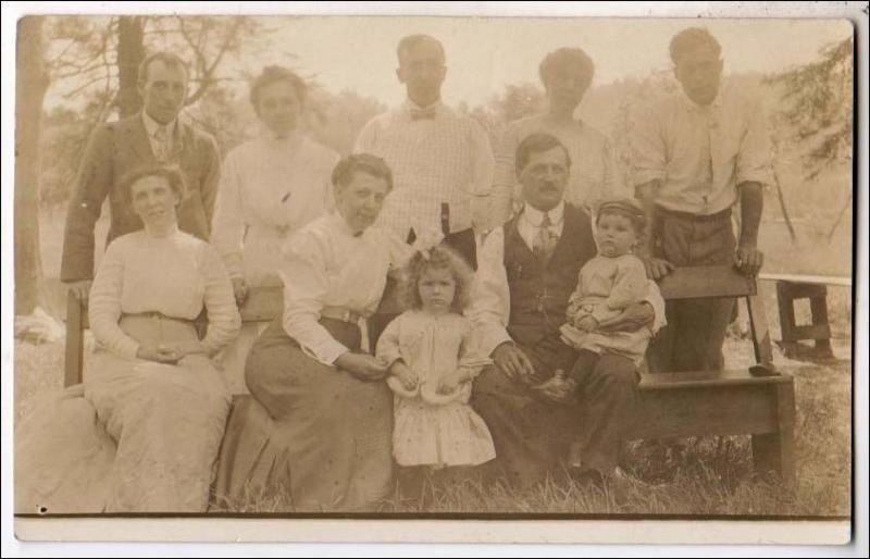 RPPC, Family Photo ?