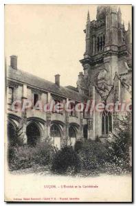 Postcard Old Luon (Vendee) L'Eveche and the Cathedral