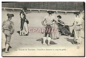 Old Postcard Sport Spain Bullfight Toro Taurus Puntillero giving the coup de ...