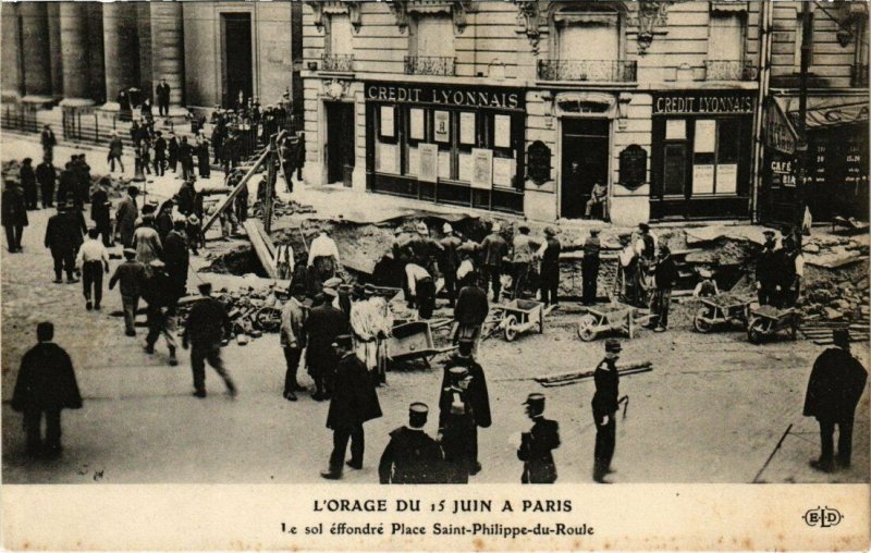 CPA Catastrophe L'Orage du 15 Juin a Paris Le sol éffondré Place (988120)