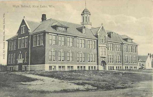 D/B High School Rive Lake Wisconsin WI 1909?