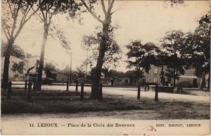 CPA LEZOUX Place de la Croix des Rameaux (1255391)