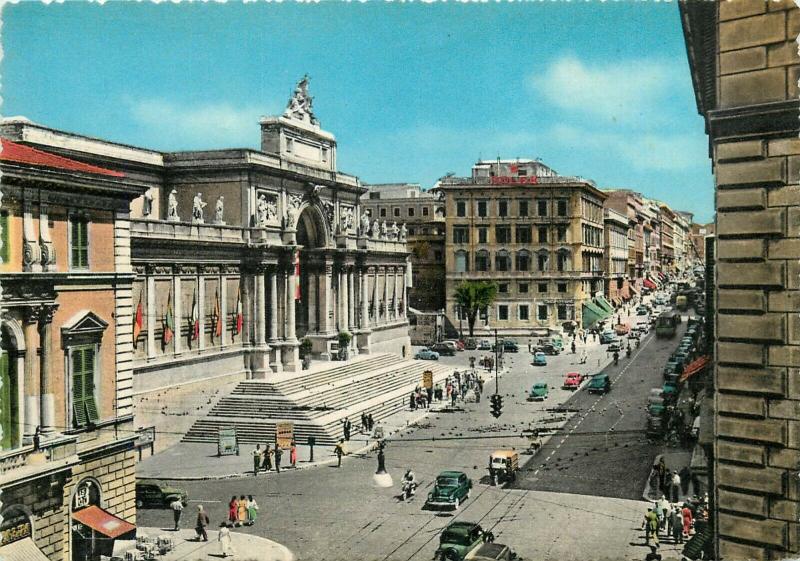 Italy Roma Via Nazionale semi-modern postcard