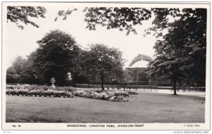 RP: STOKE-ON-TRENT , England , 30-40s ; Bandstand , Longton Park ; TUCK