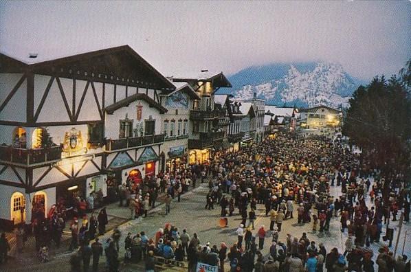 Thousands Of Spectators Lines The Streets Of Leavenworth Washington