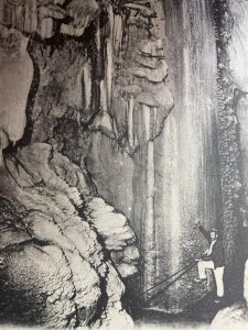 France Padirac speleology souvenir album 20 detachable postcards