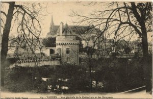 CPA VANNES-Vue générale de la Cathedrale et des Remparts (27342)